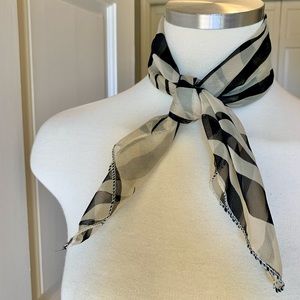 Scarf-short zebra pattern